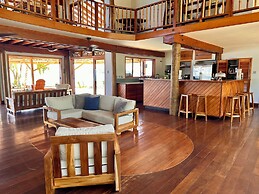 Bocas Beachfront Lodge