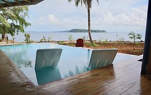 Bocas Beachfront Lodge