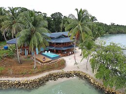 Bocas Beachfront Lodge