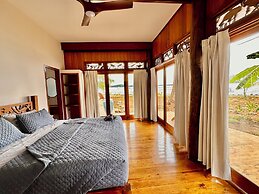 Bocas Beachfront Lodge