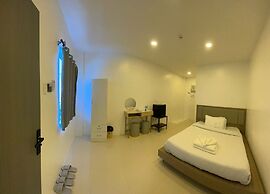 HOTEL THE MIR