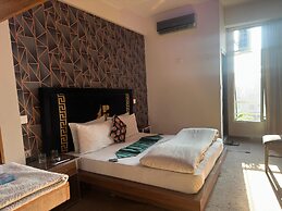 Prime Inn Hotel