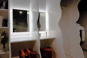 Re PORT HOTEL
