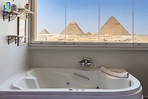 Xuru Stays I Jacuzzi Studios @ The Pyramids