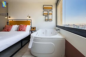 Xuru Stays I Jacuzzi Studios @ The Pyramids