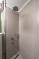 Xuru Stays I Jacuzzi Studios @ The Pyramids