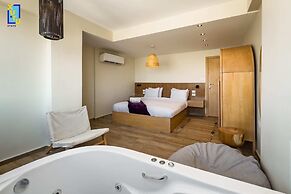 Xuru Stays I Jacuzzi Studios @ The Pyramids