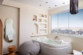 Xuru Stays I Jacuzzi Studios @ The Pyramids