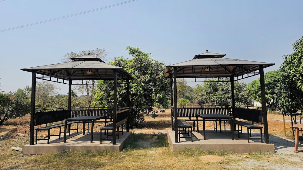 Aura Farms - Private Pool Cottages