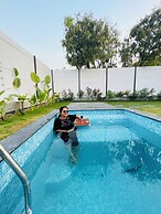 Aura Farms - Private Pool Cottages