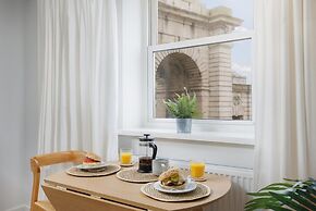 Luxury First Floor 2 bed Apartment