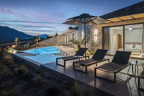 Neromai Cave Luxury Villas