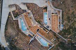 Neromai Cave Luxury Villas