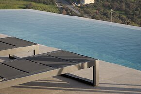 Neromai Cave Luxury Villas
