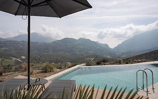 Neromai Cave Luxury Villas