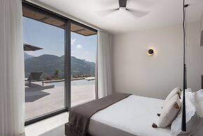 Neromai Cave Luxury Villas