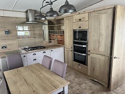 Luxury 2 Bedroom van Pets go Free