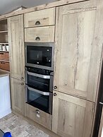 Luxury 2 Bedroom van Pets go Free