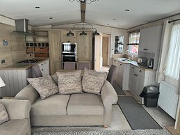 Luxury 2 Bedroom van Pets go Free