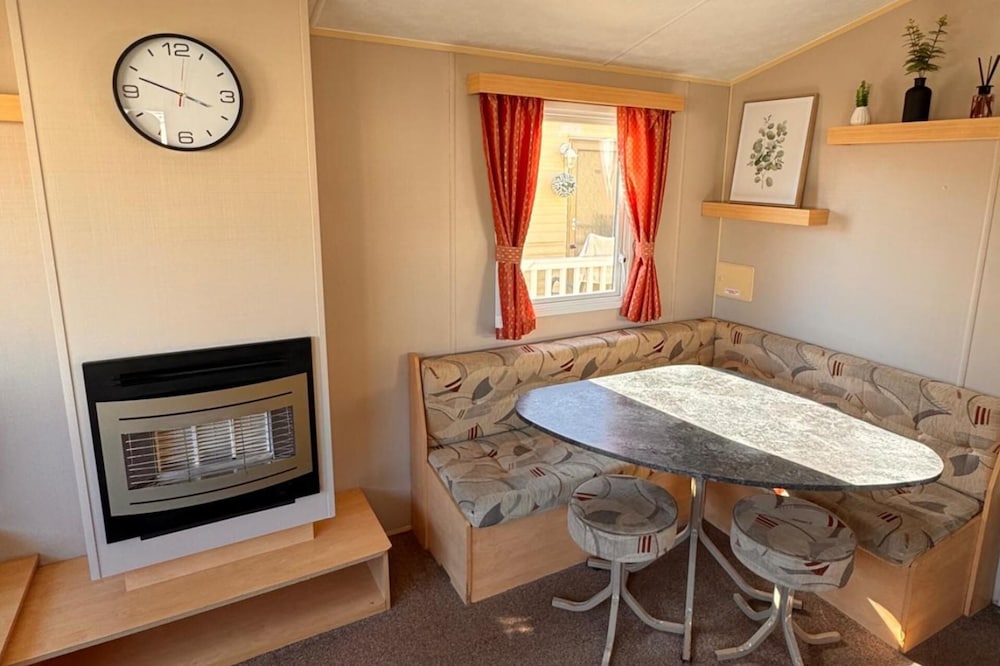 3 Bed Caravan - Side Gated Decking, Wifi, Pets