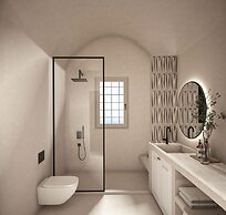 You and Me Suites Oia
