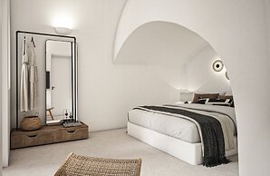 You and Me Suites Oia