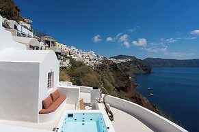 You and Me Suites Oia