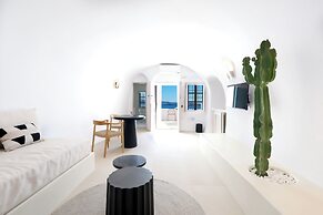 You and Me Suites Oia