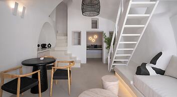 You and Me Suites Oia