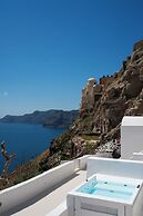 You and Me Suites Oia
