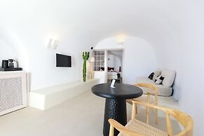 You and Me Suites Oia