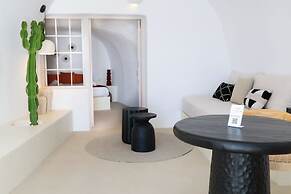 You and Me Suites Oia