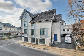 Central Guest House