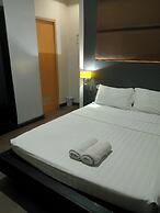 Lorenzzo Suites Hotel