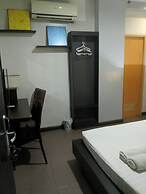 Lorenzzo Suites Hotel