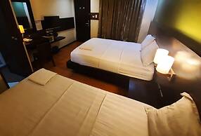 Lorenzzo Suites Hotel