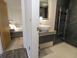 Luxury Lodge 46