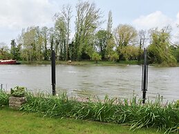 Thames Retreat