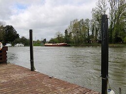 Thames Retreat