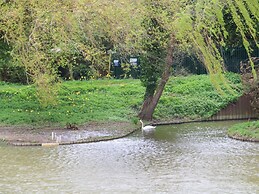 Thames Retreat
