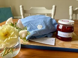 Betty's Farm Cottage
