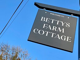 Betty's Farm Cottage