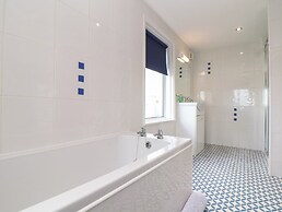 Flat 2 Niles Place