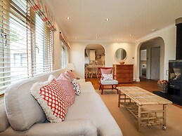 6 Trelawney Court