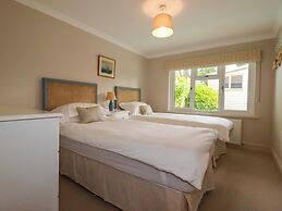 6 Trelawney Court
