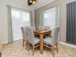18 Manleigh Park