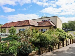 18 Manleigh Park