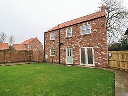 4 Manor Garth