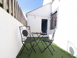 Flat 1 Niles Place