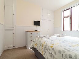 Flat 1 Niles Place